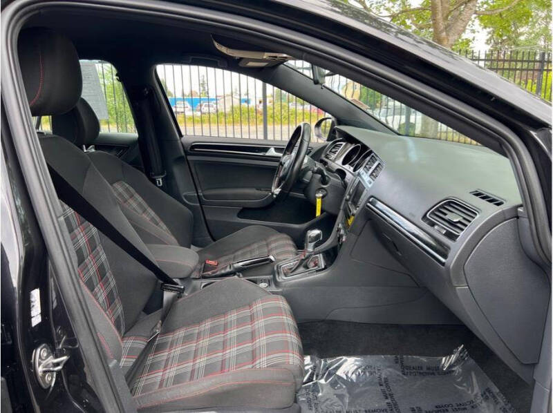 2017 Volkswagen Golf GTI S