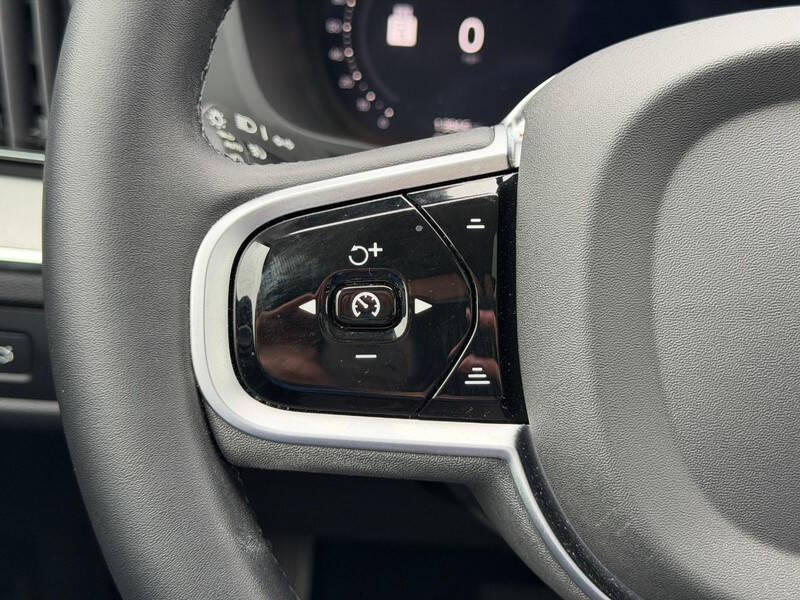 2025 Volvo XC60 B5 Plus Dark Theme