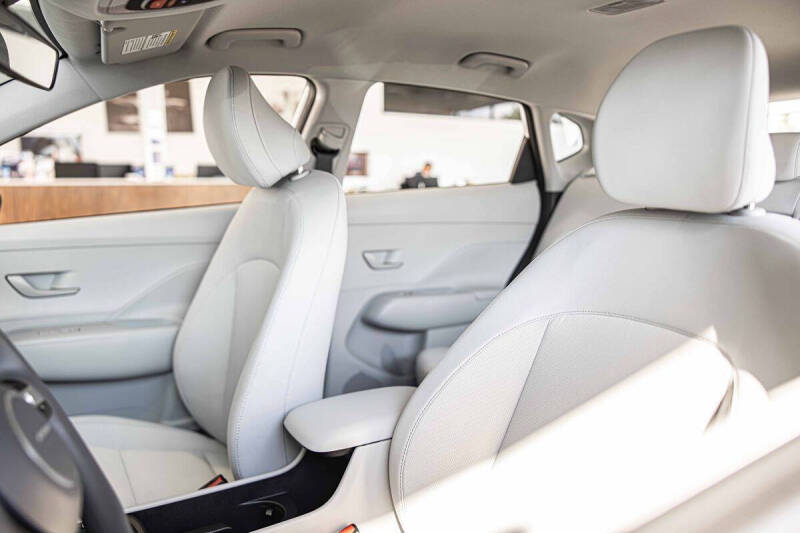 2025 Hyundai Kona SE