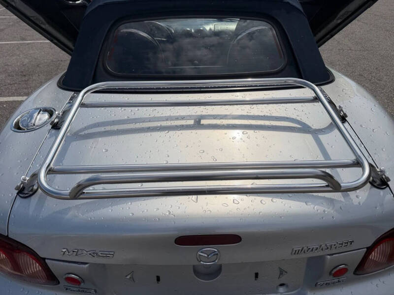 2004 Mazda MX-5 Miata