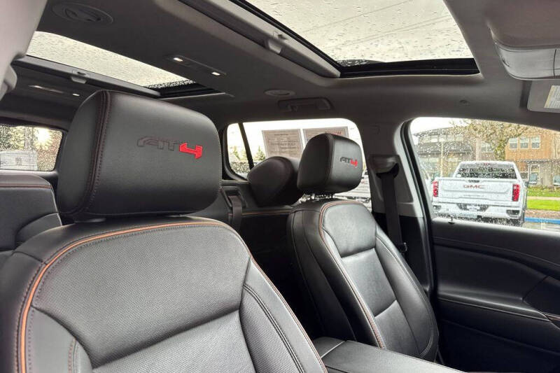 2022 GMC Acadia AT4