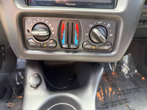 2004 Chevrolet Monte Carlo LS