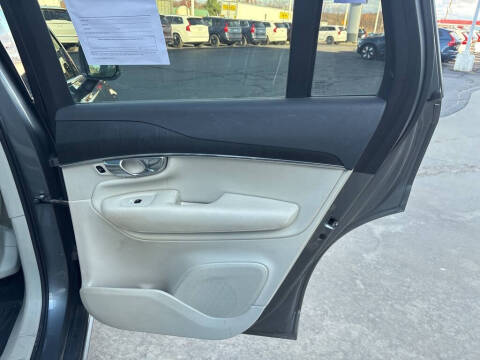 2020 Volvo XC90 T6 Momentum 6-Passenger