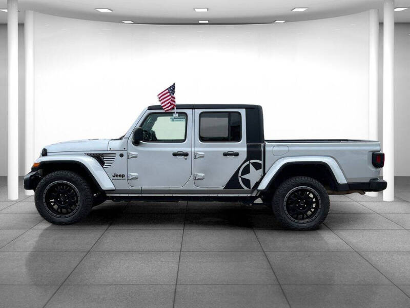 2022 Jeep Gladiator Sport