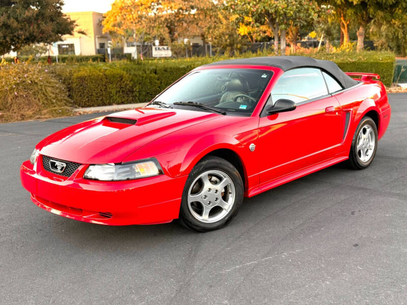 2004 Ford Mustang Deluxe