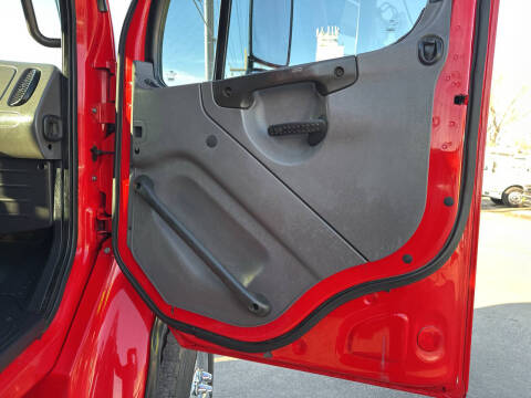 2005 Freightliner M2 106