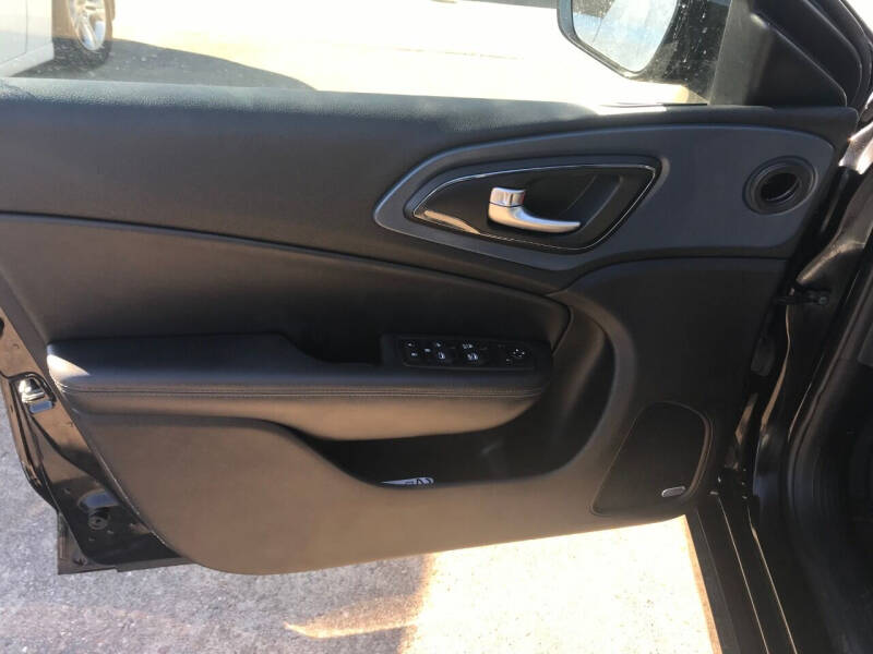 2015 Chrysler 200 S