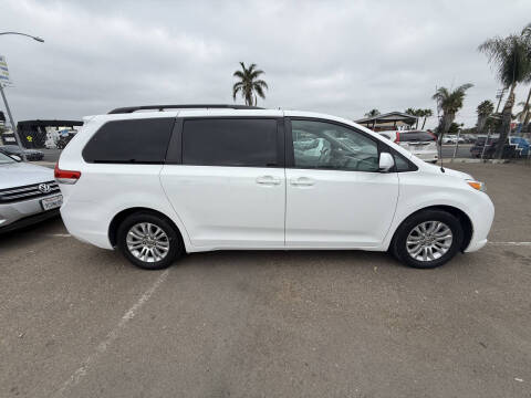 2014 Toyota Sienna XLE 8-Passenger
