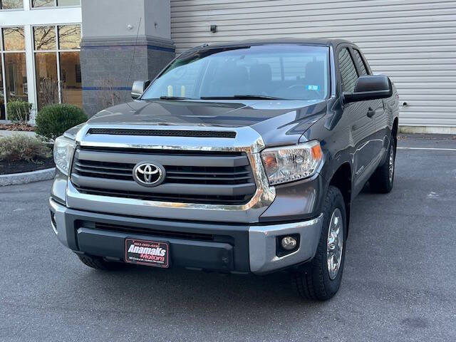 2015 Toyota Tundra SR5's photo