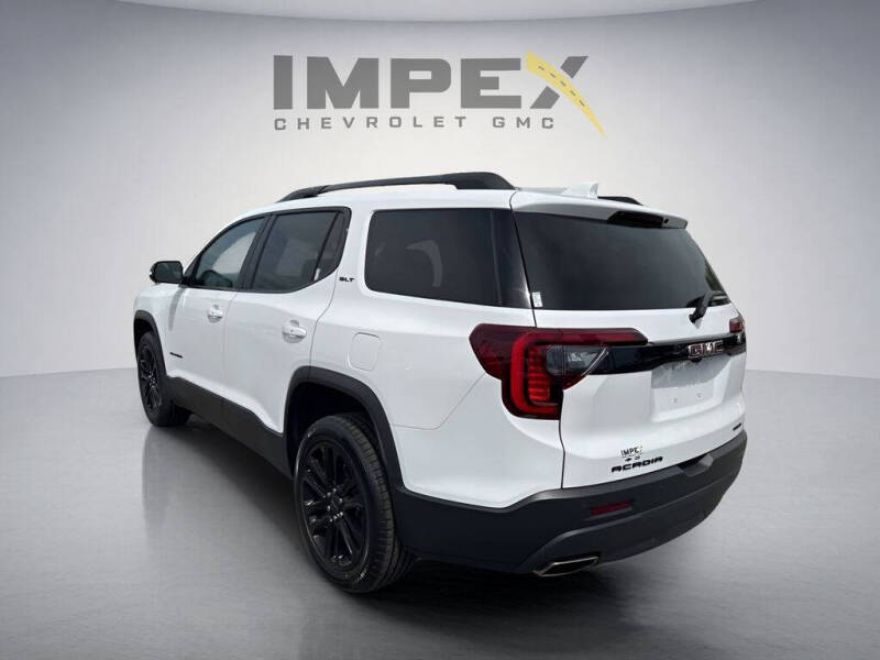 2023 GMC Acadia SLT