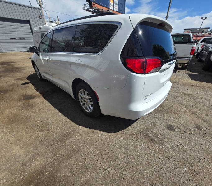 2020 Chrysler Voyager LXi