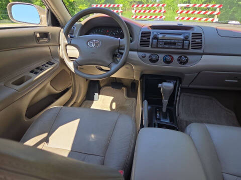 2004 Toyota Camry LE
