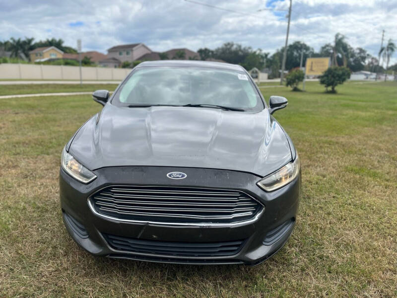 2016 Ford Fusion SE photo 2