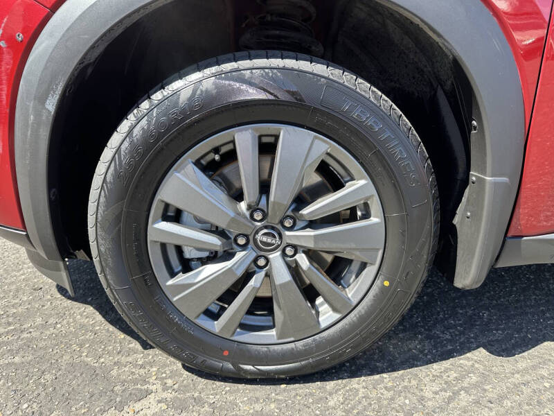 2022 Nissan Pathfinder SV