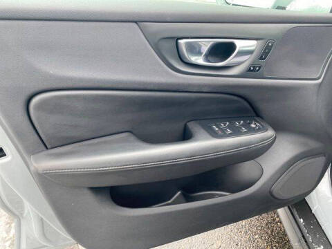 2025 Volvo V60 Cross Country B5 Plus