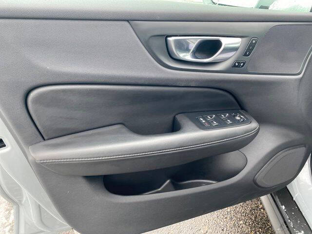 2025 Volvo V60 Cross Country B5 Plus