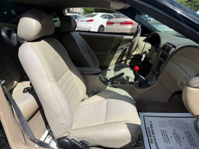 2004 Ford Mustang GT Deluxe