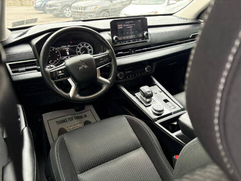 2022 Mitsubishi Outlander ES