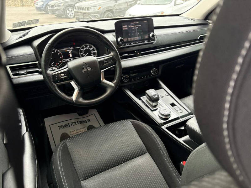 2022 Mitsubishi Outlander ES