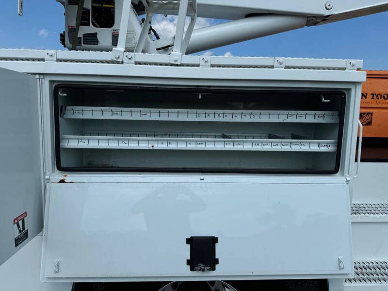 2013 Freightliner M2 106