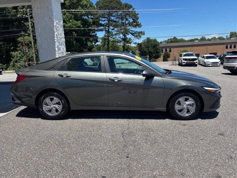 2024 Hyundai Elantra SE