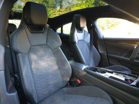 2023 Audi e-tron GT quattro Premium Plus