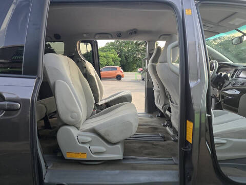 2012 Toyota Sienna LE 8-Passenger