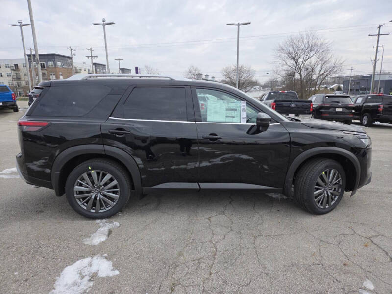 2025 Nissan Pathfinder SL