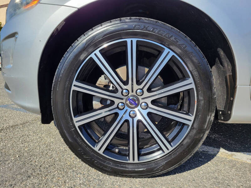 2015 Volvo XC60 T5 Drive-E Premier