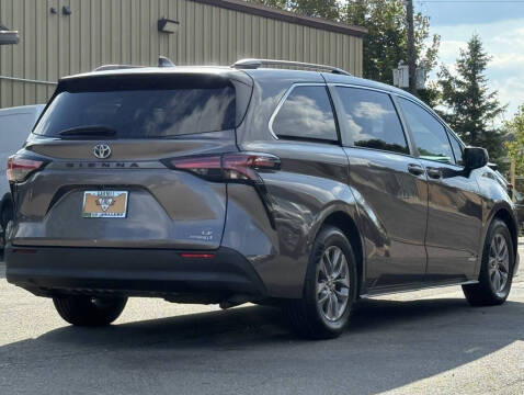 2021 Toyota Sienna LE 8-Passenger