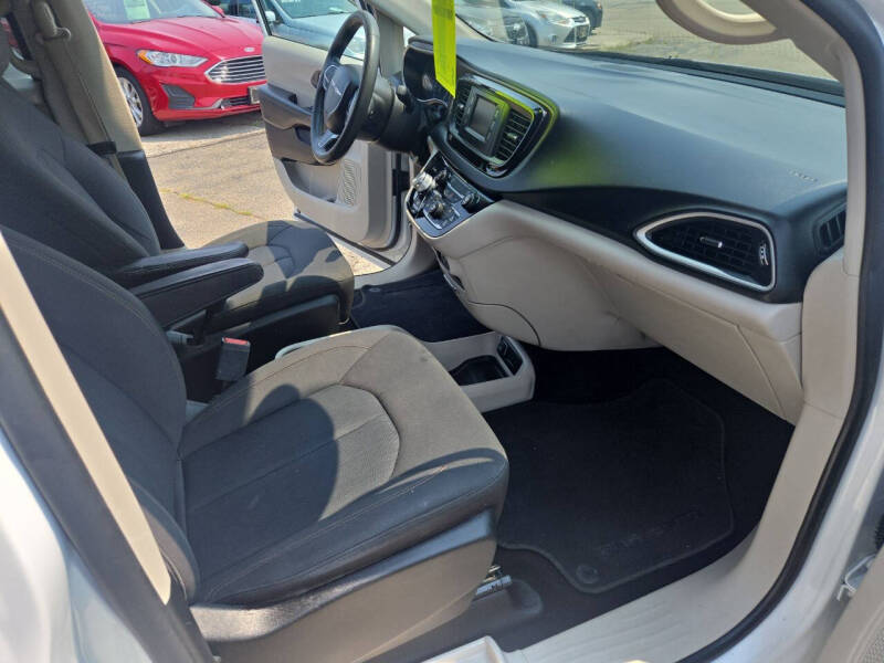 2017 Chrysler Pacifica LX