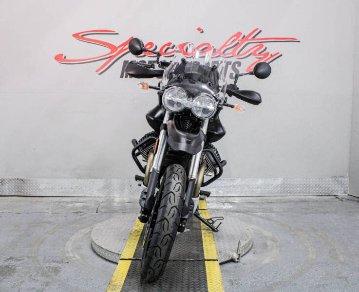 2022 Moto Guzzi V85TT