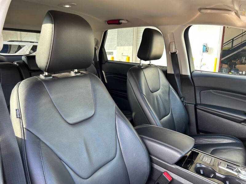 2020 Ford Edge Titanium