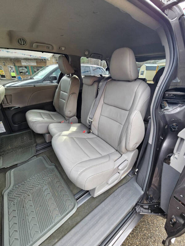 2015 Toyota Sienna XLE 8-Passenger