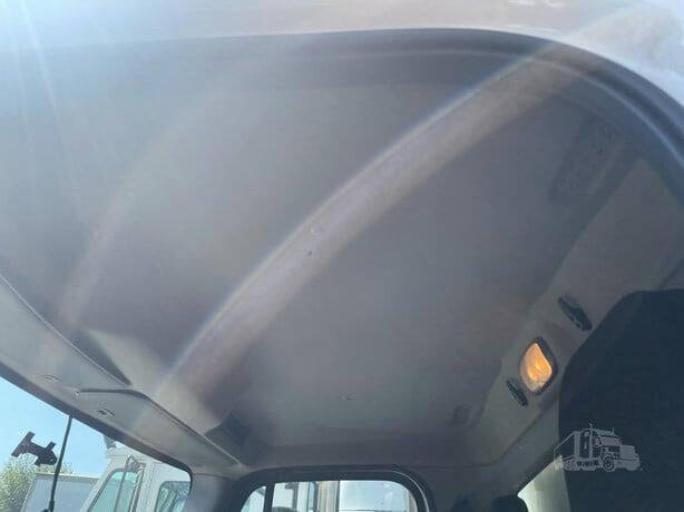 2017 Freightliner Business class M2