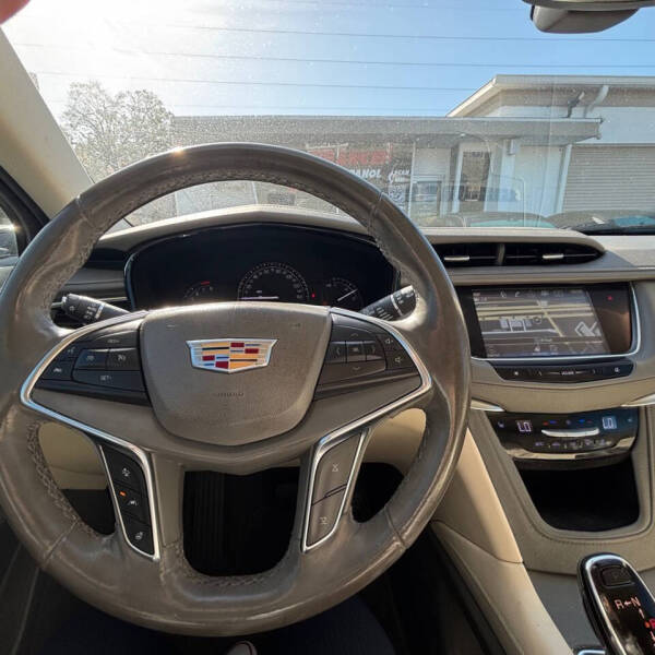 2018 Cadillac XT5 Luxury