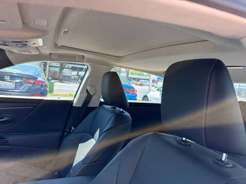 2025 Lexus ES 300h