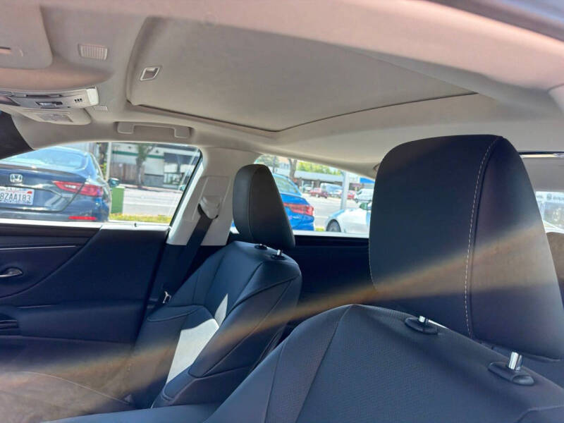 2025 Lexus ES 300h