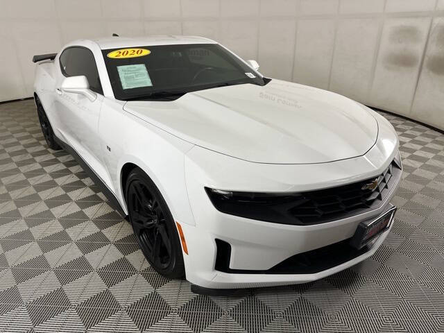 Used 2020 Chevrolet Camaro 1LT with VIN 1G1FA1RS1L0100669 for sale in Bloomington, IL