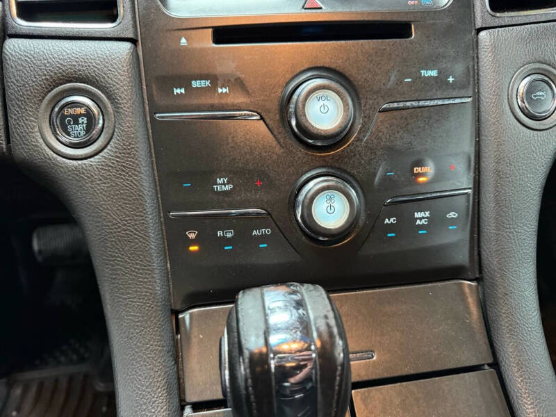 2016 Ford Taurus SEL