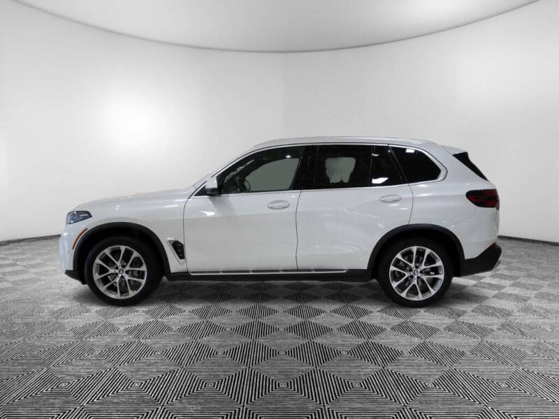 Used 2024 BMW X5 40i with VIN 5UX23EU04R9T33073 for sale in North Olmsted, OH