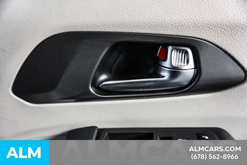 2024 Chrysler Pacifica Plug-In Hybrid Select