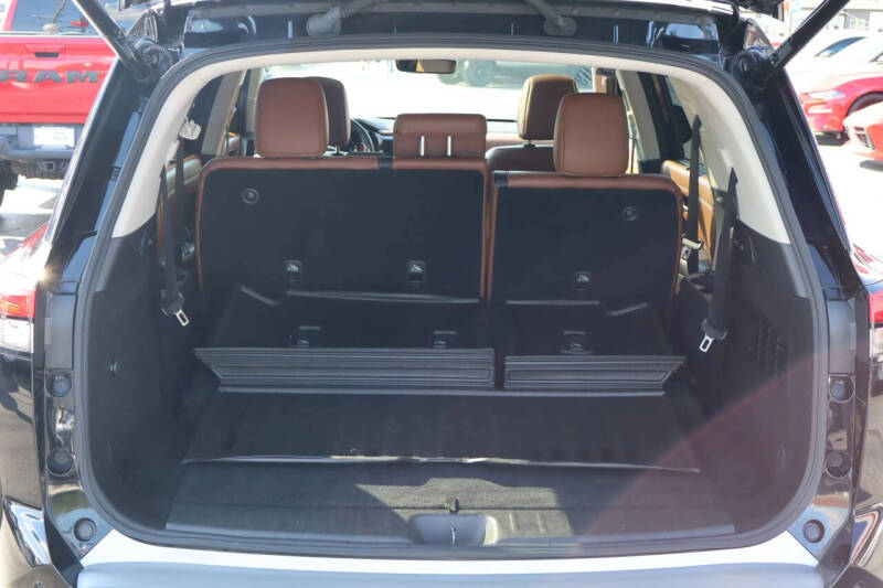 2023 Nissan Pathfinder Platinum