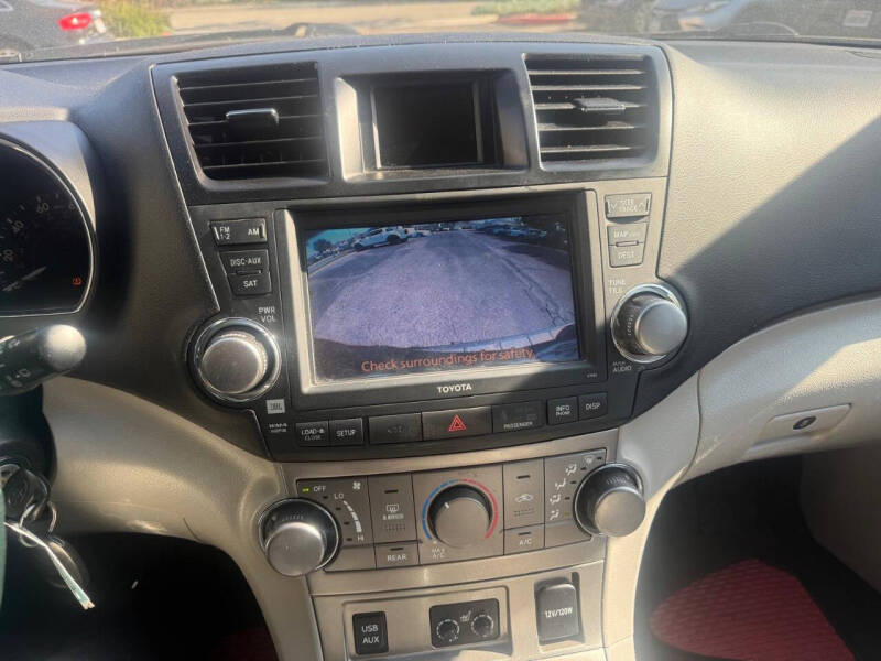 2011 Toyota Highlander SE