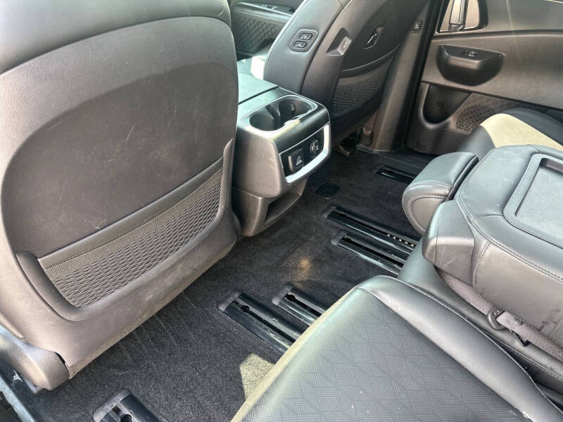 2025 Kia Carnival SX