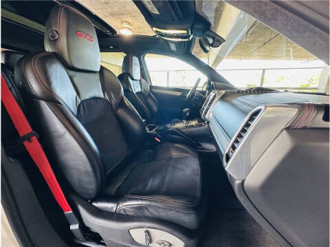 2013 Porsche Cayenne GTS