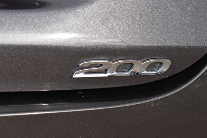 2016 Chrysler 200 LX