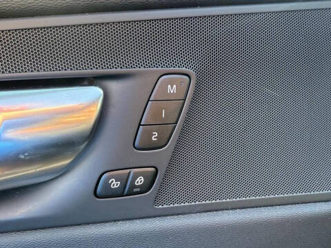 2025 Volvo XC60 T8 Core Dark Theme