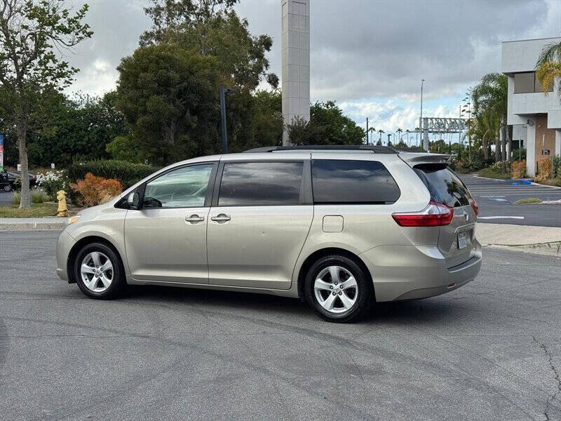 2015 Toyota Sienna LE 8-Passenger