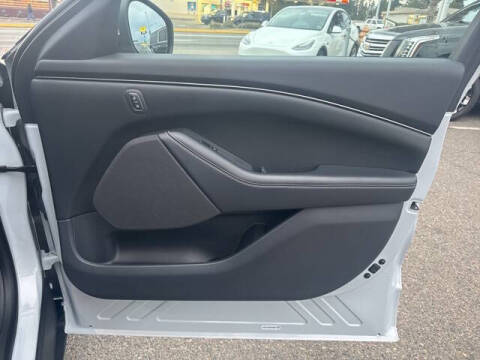 2022 Ford Mustang Mach-E Select